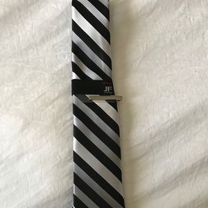 Brand new with tags and tie clip J. ferrar tie